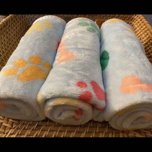 Luciphia 3 Blankets Super Soft Fluffy Premium( Small 23” X 16”) New With Tags - Picture 3 of 6